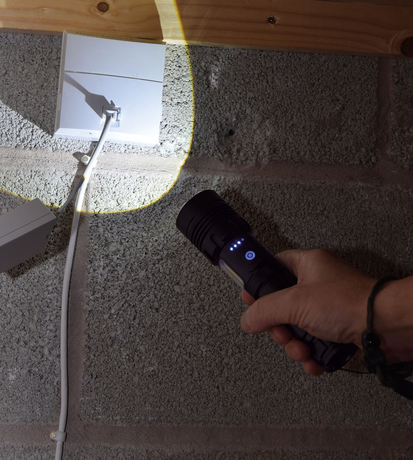 Torcia Ricaricabile LED con Luce Laterale e di Emergenza - Mercury 410.306UK - immagine 2