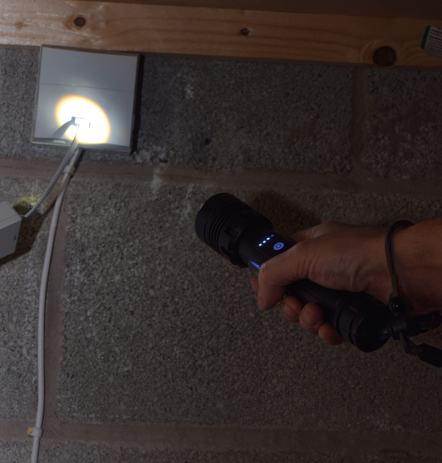 Torcia Ricaricabile LED con Luce Laterale e di Emergenza - Mercury 410.306UK - immagine 9